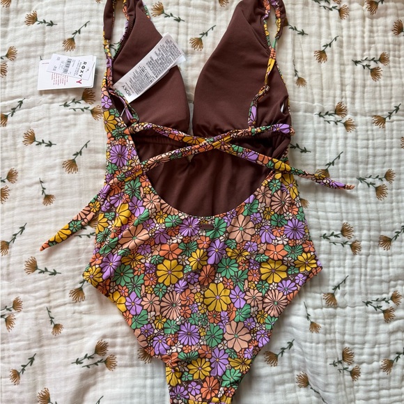 Roxy women’s swimsuit, brand new with tags - Picture 2 of 2